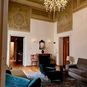 https://appartamento-storico-nel-centro.it-tuscanyhotel.com