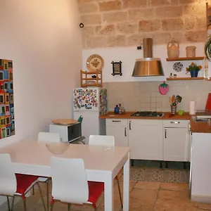 https://la-casa-nel-vicolo.barihotels.org